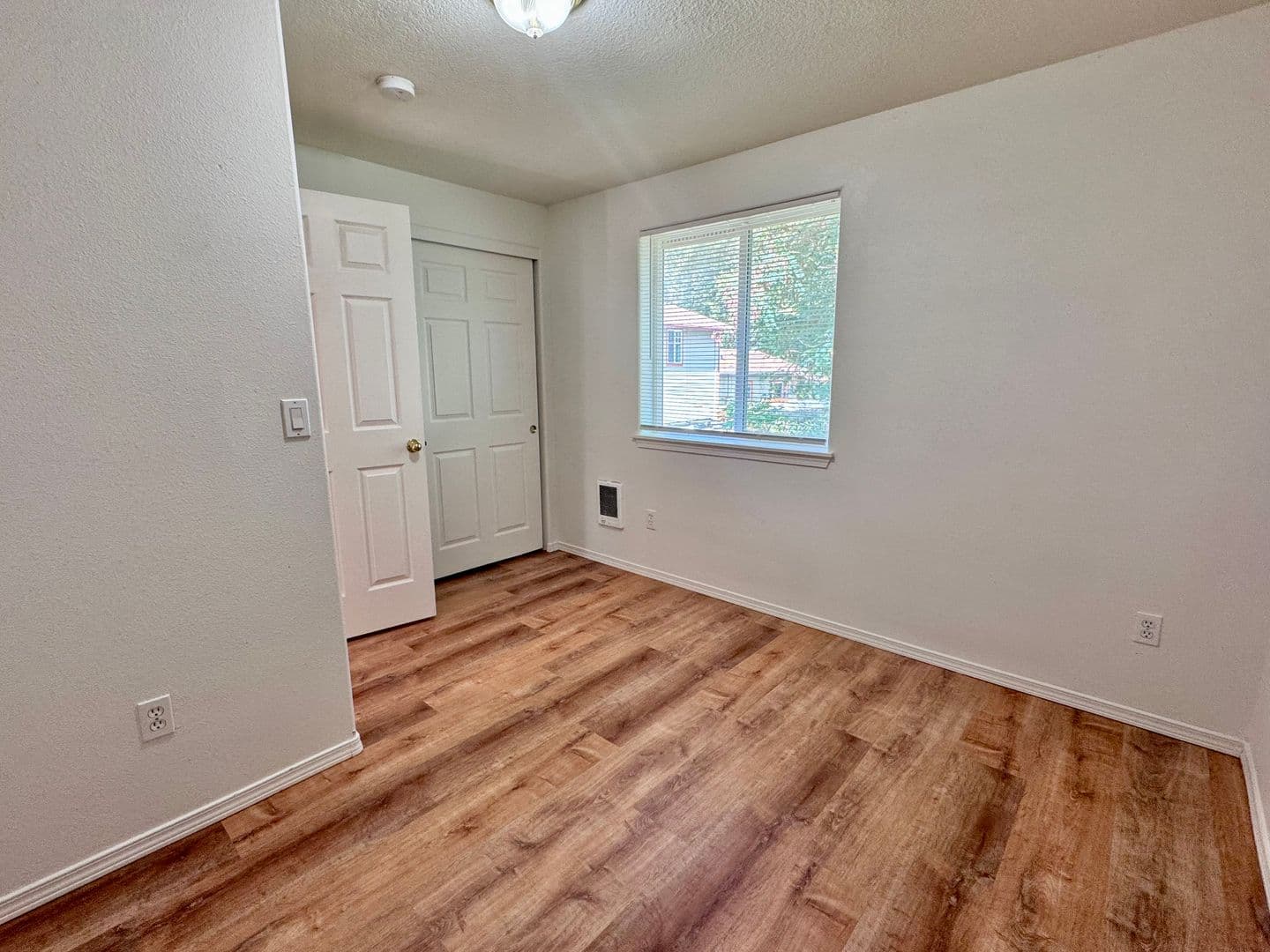 Camas Apartment: 617 NW 9th Ave