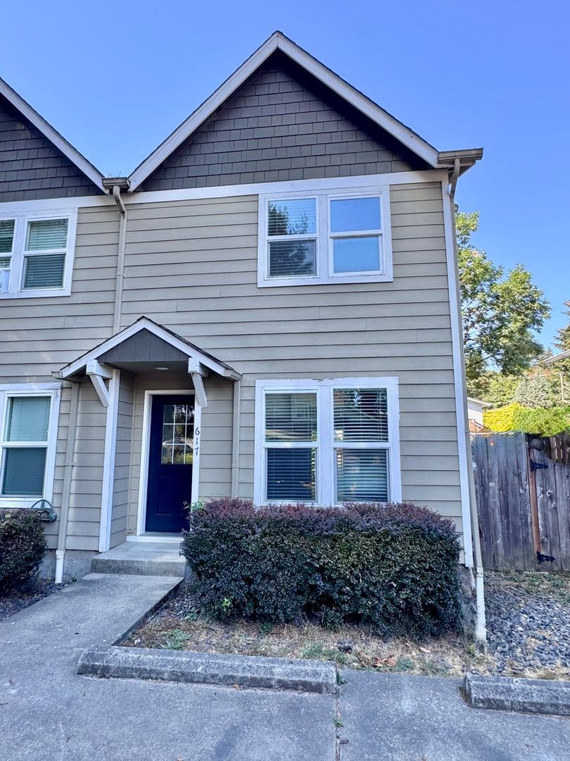Camas Apartment: 617 NW 9th Ave