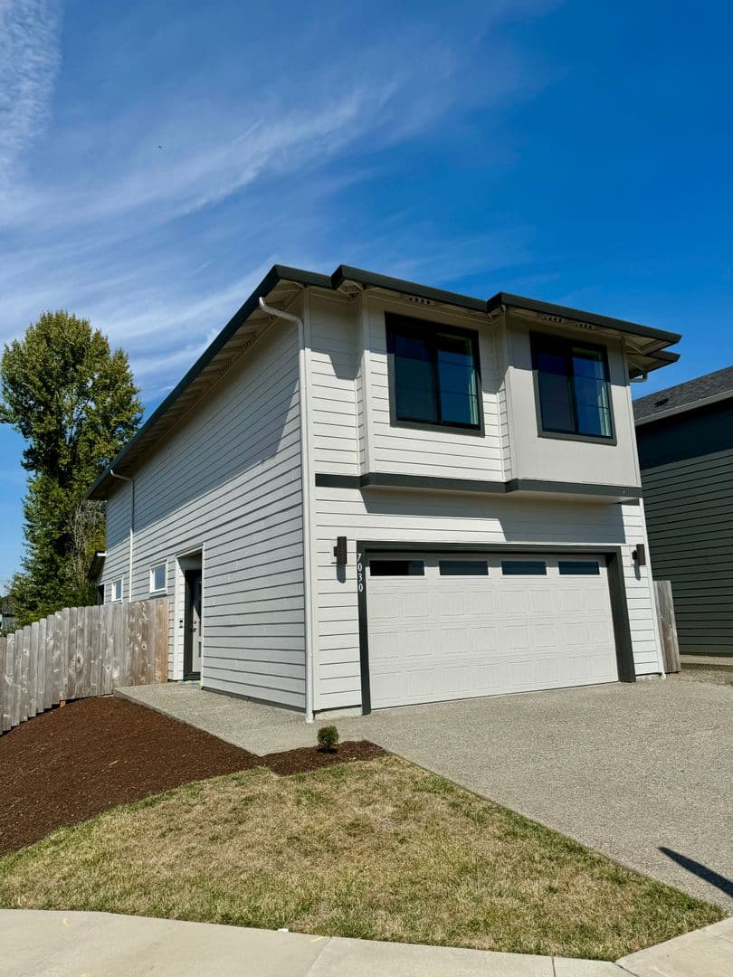 Ridgefield House: 7030 N MONTGOMERY WAY