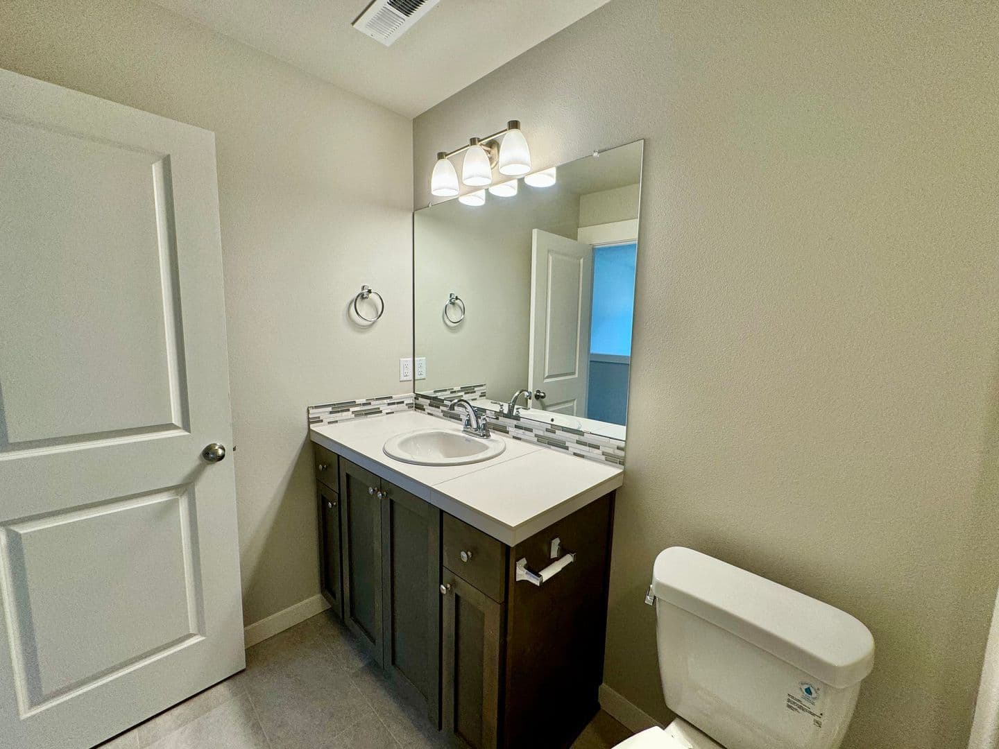 Ridgefield House: 7030 N MONTGOMERY WAY