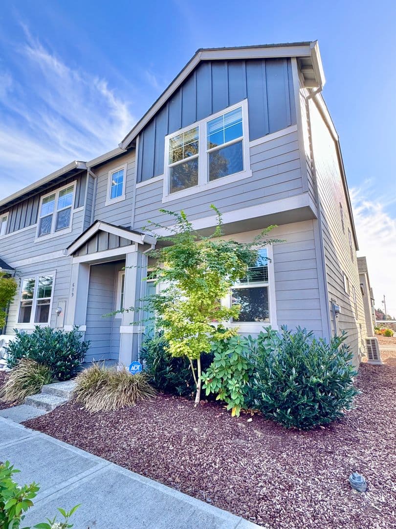 Vancouver Townhome: 619  NE 72nd St