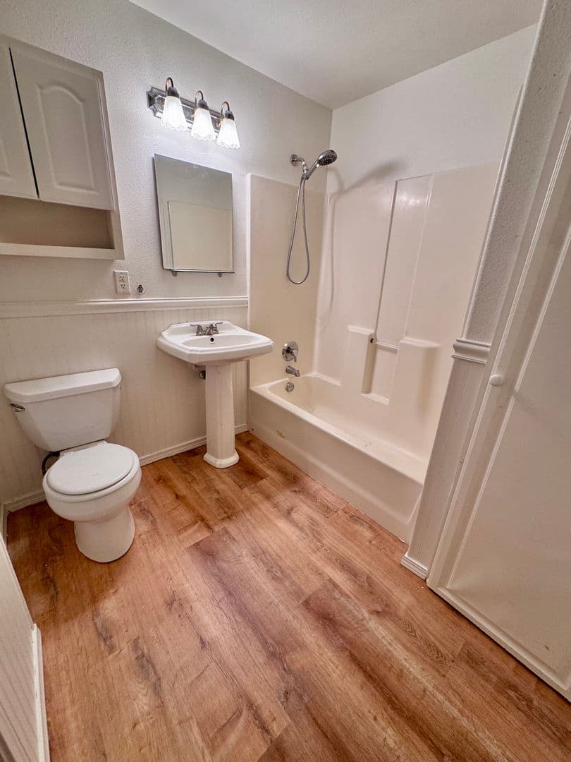 Camas Apartment: 617 NW 9th Ave