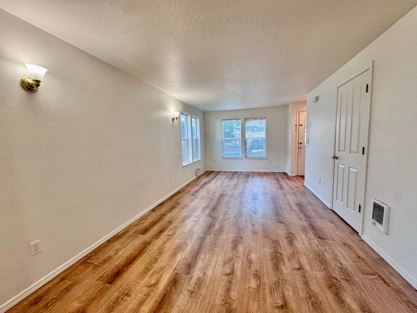 Camas Apartment: 617 NW 9th Ave