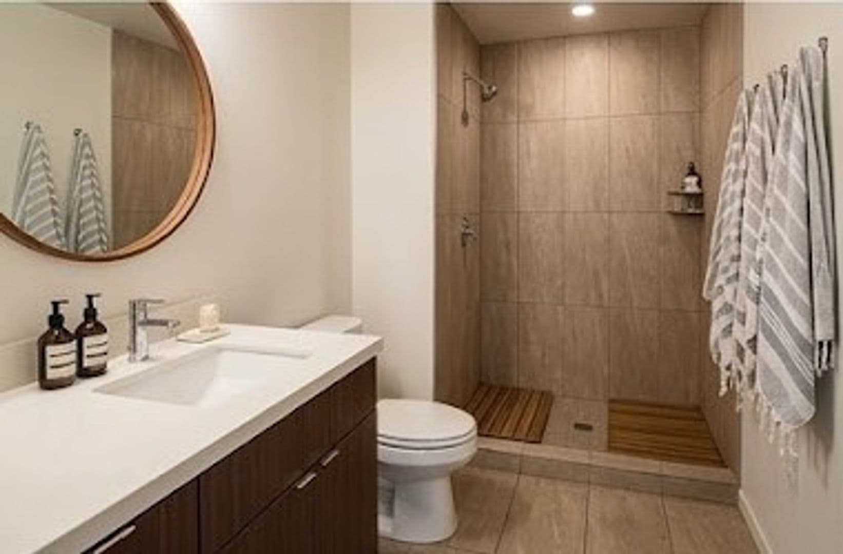 San Diego Apartment: 320 West Cedar St.
