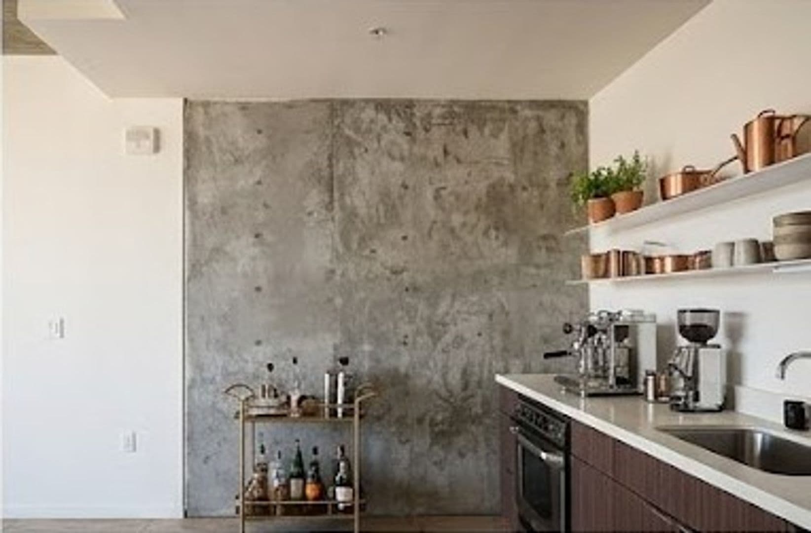 San Diego Apartment: 320 West Cedar St.