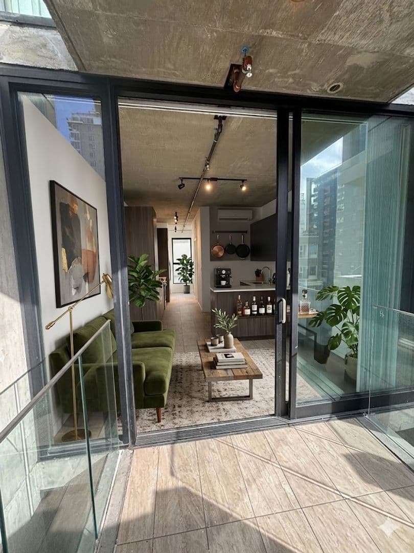 San Diego Apartment: 320 West Cedar St.