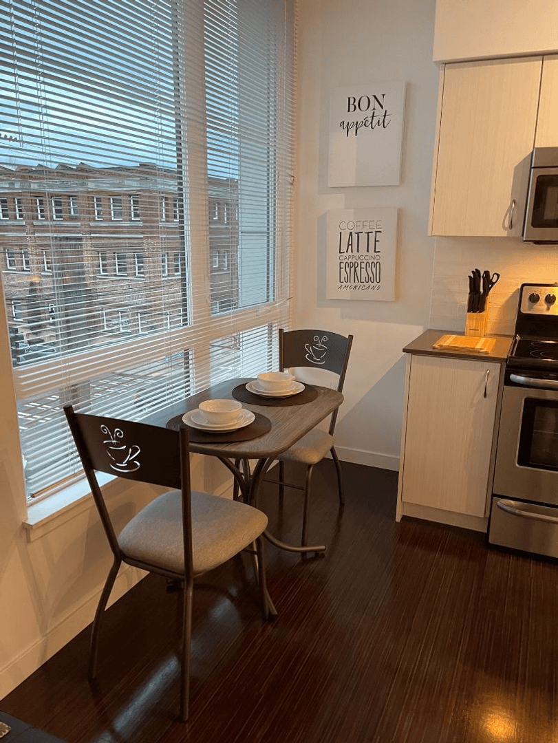 Seattle Apartment: 11 West Mercer Street