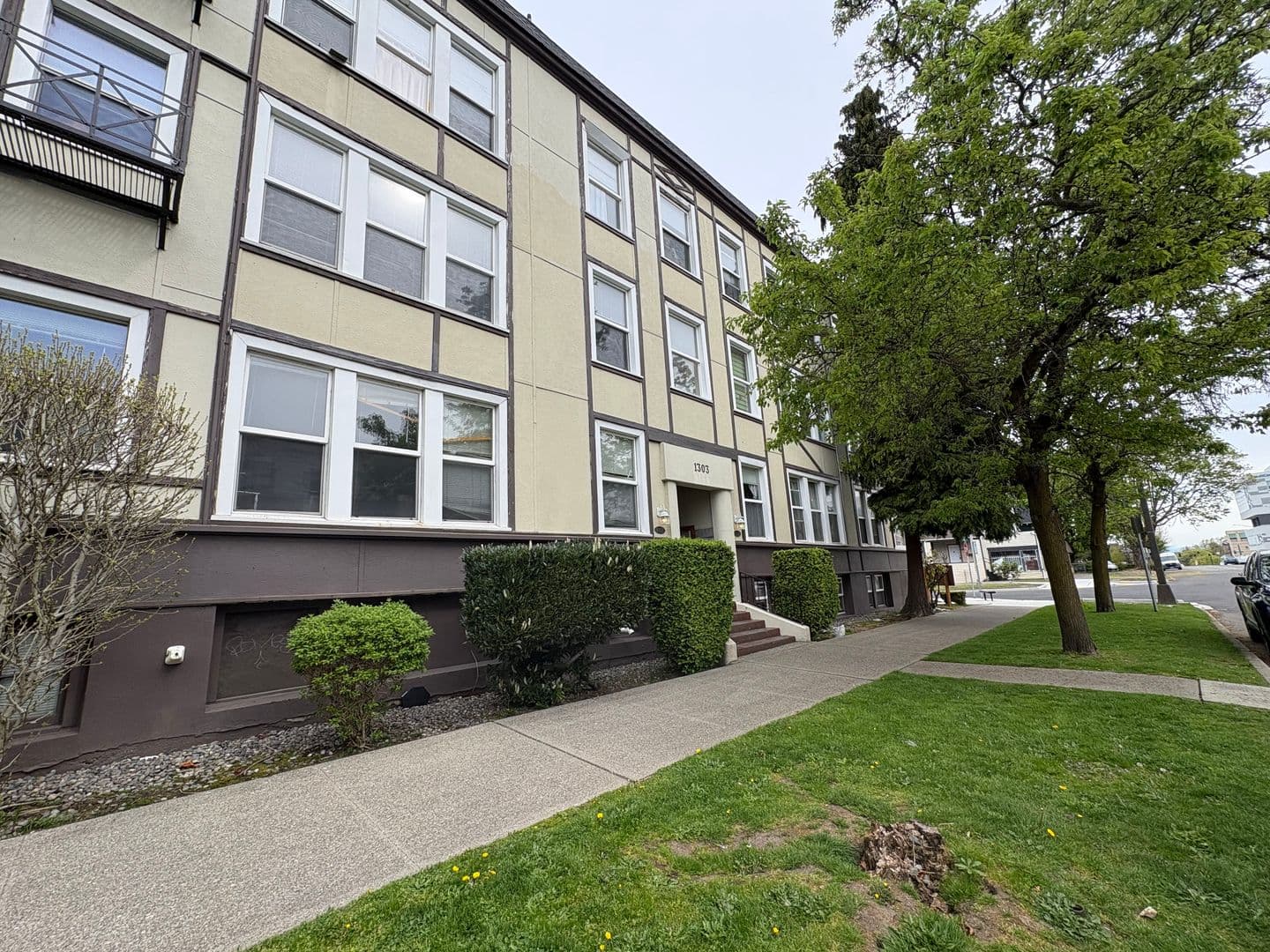 Tacoma Apartment: 1303 Division Ave
