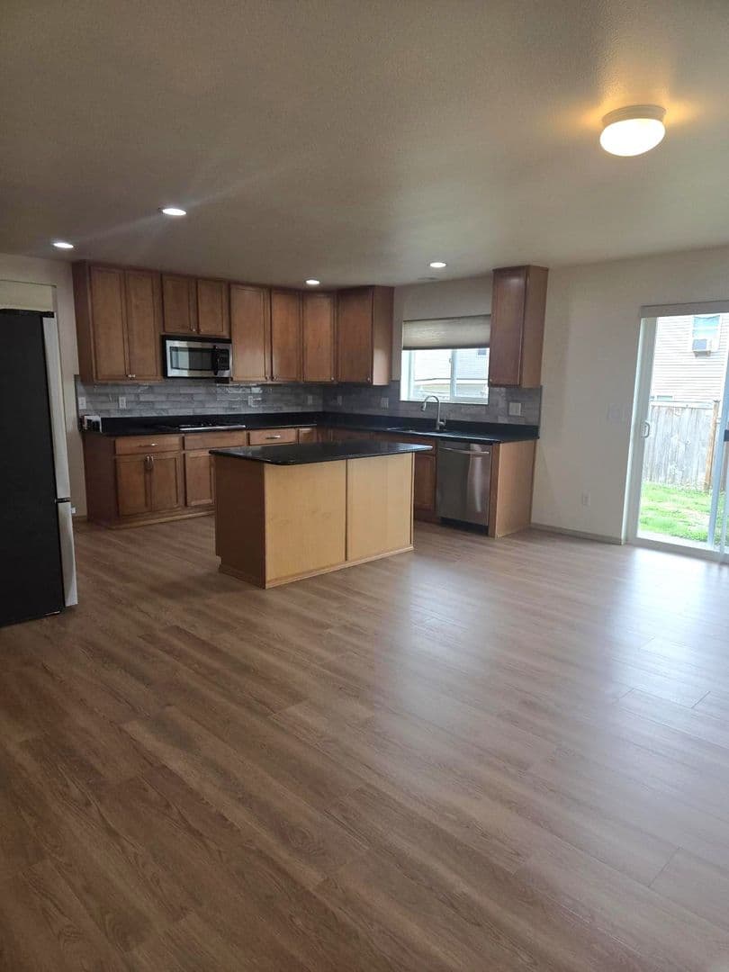 Puyallup House: 18420 95th Ave CT E