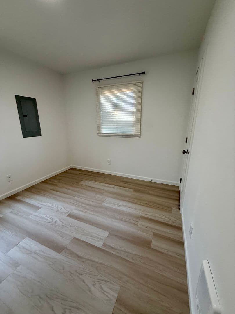 Lakewood House: 8420 1/2 S. Tacoma Way - Unit 1