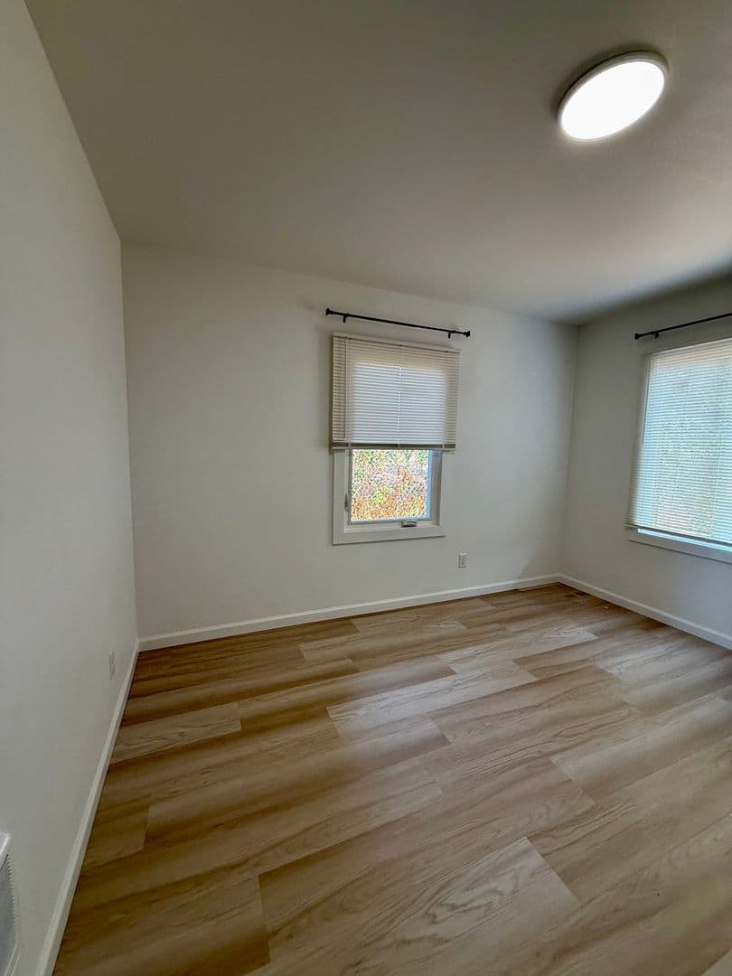 Lakewood House: 8420 1/2 S. Tacoma Way - Unit 1