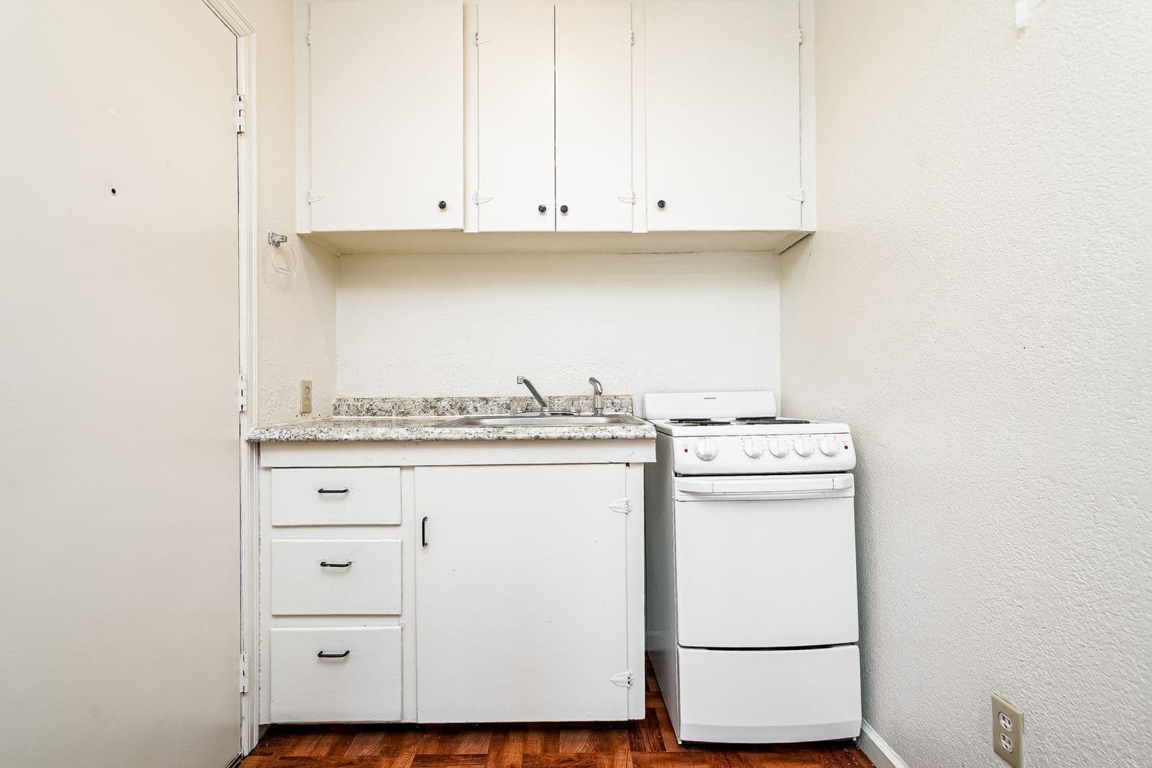 Tacoma Apartment: 1307 Garfield Street S