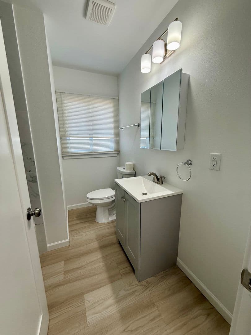 Lakewood House: 8420 1/2 S. Tacoma Way - Unit 1