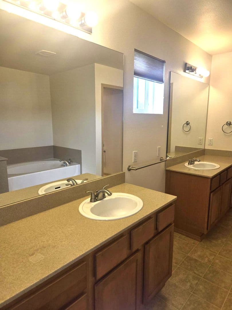 Puyallup House: 18420 95th Ave CT E