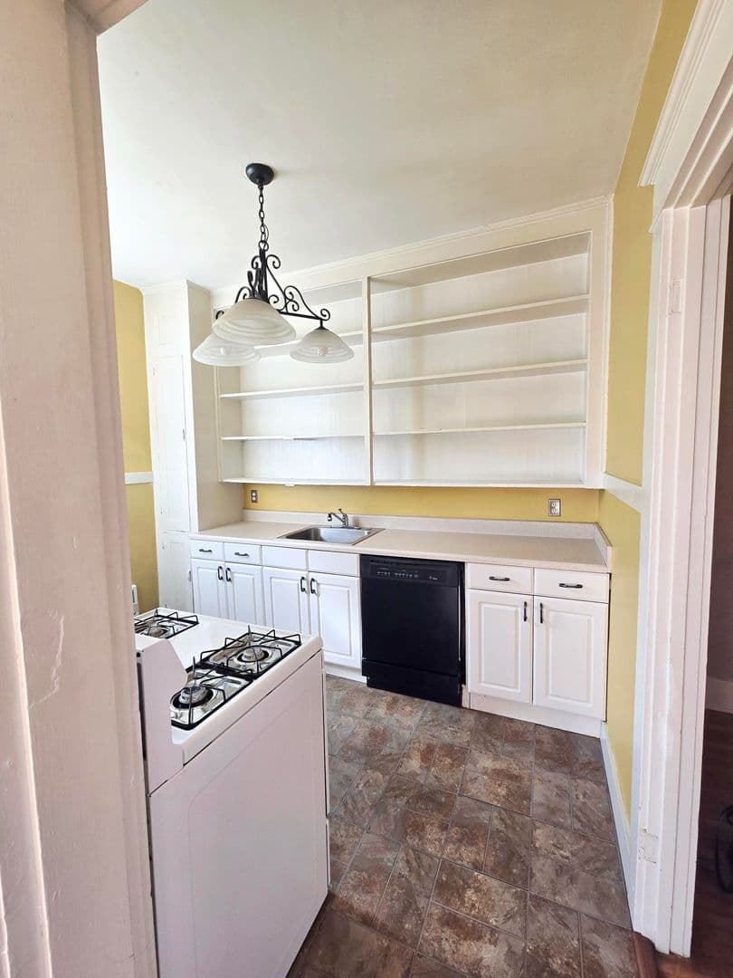 Tacoma Apartment: 1303 Division Ave