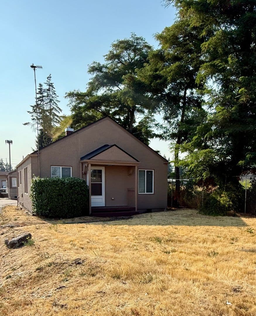 Lakewood House: 8420 1/2 S. Tacoma Way - Unit 1