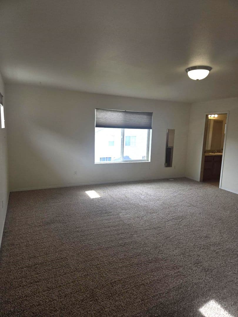Puyallup House: 18420 95th Ave CT E