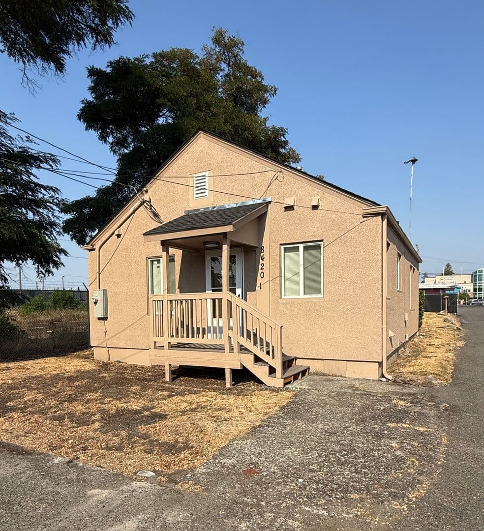 Lakewood House: 8420 1/2 S. Tacoma Way - Unit 1