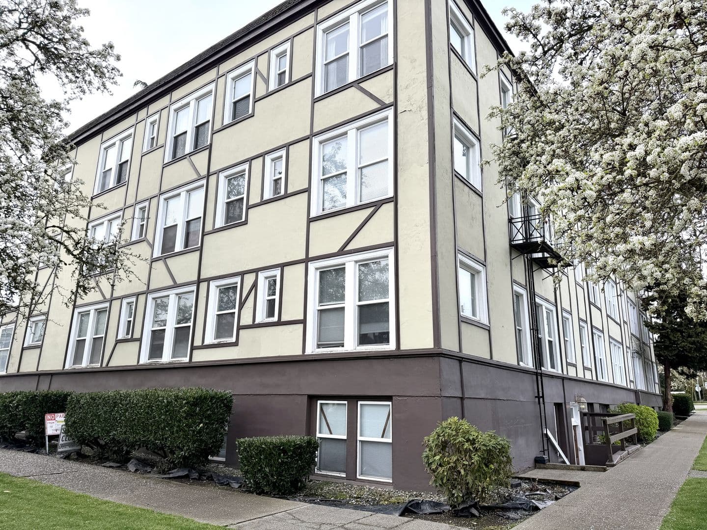 Tacoma Apartment: 1303 Division Ave