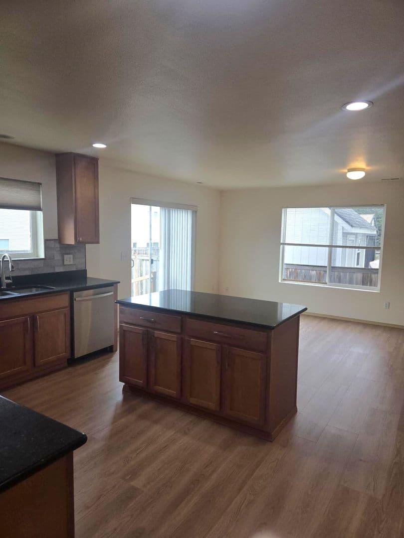 Puyallup House: 18420 95th Ave CT E