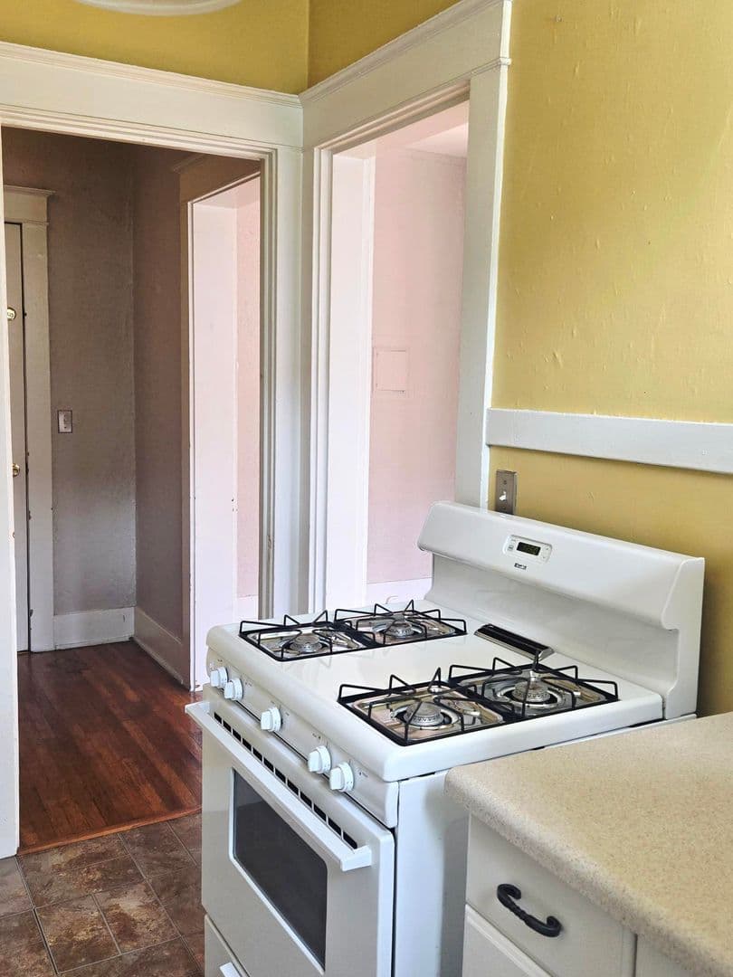 Tacoma Apartment: 1303 Division Ave
