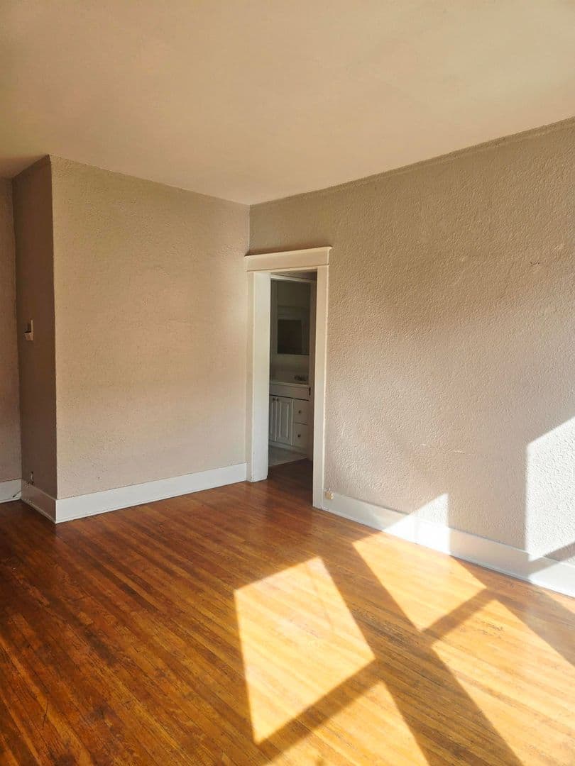 Tacoma Apartment: 1303 Division Ave