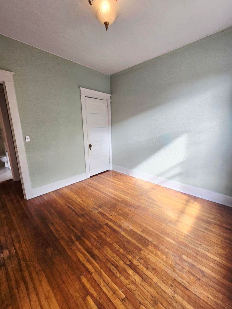 Tacoma Apartment: 1303 Division Ave