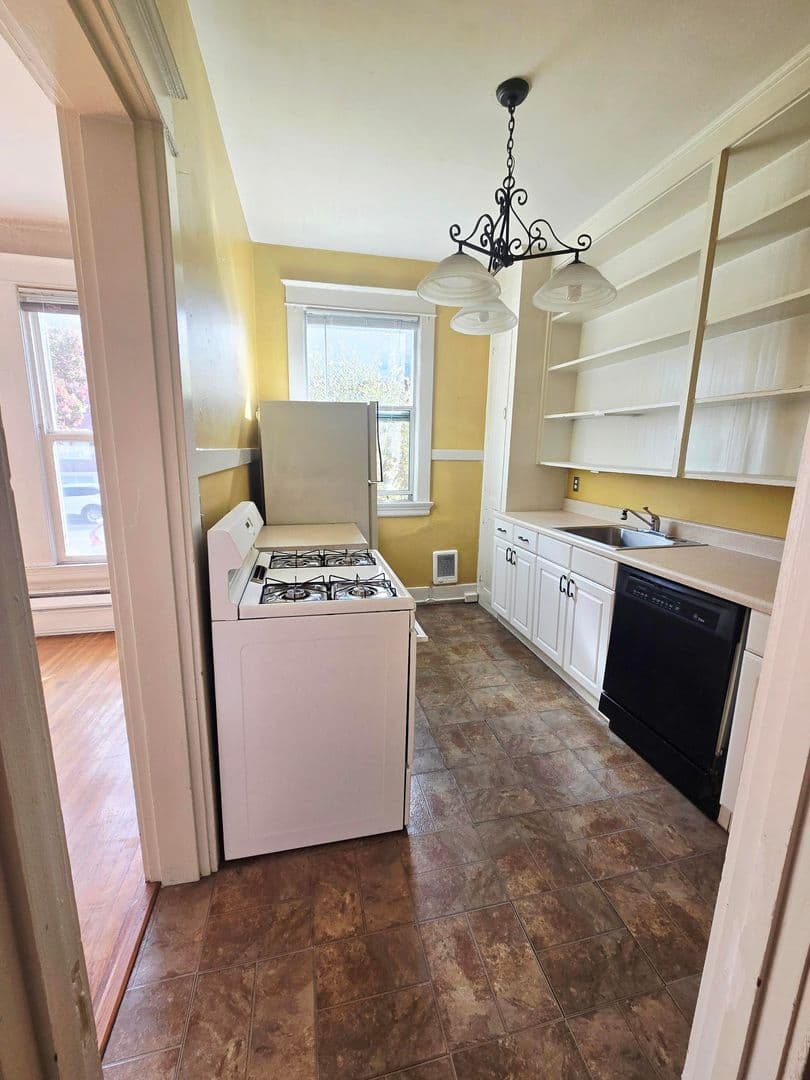 Tacoma Apartment: 1303 Division Ave