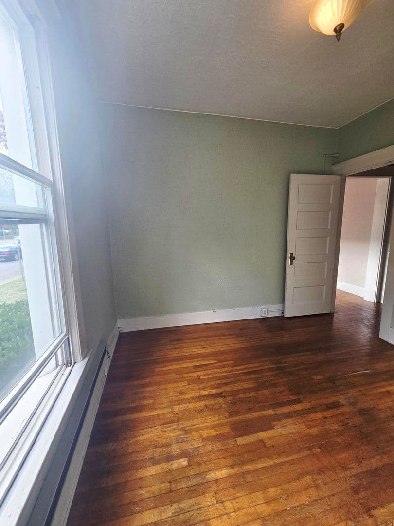 Tacoma Apartment: 1303 Division Ave