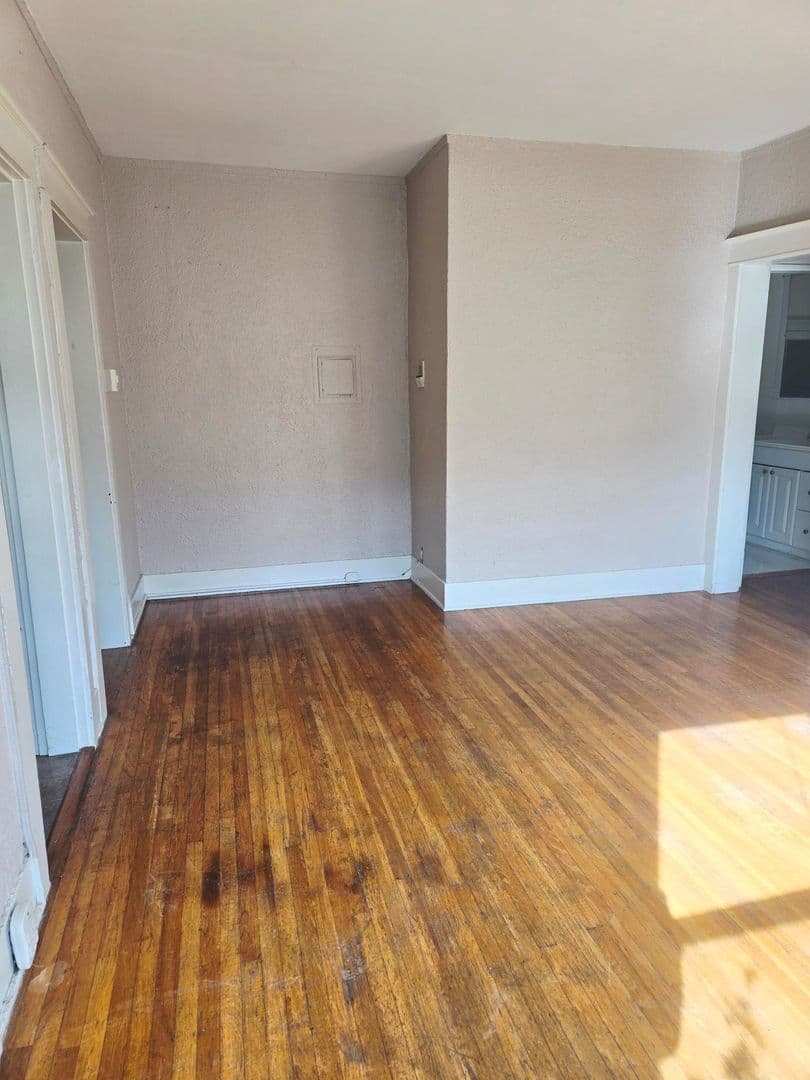 Tacoma Apartment: 1303 Division Ave