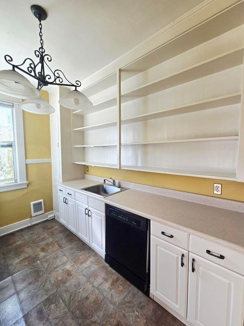 Tacoma Apartment: 1303 Division Ave
