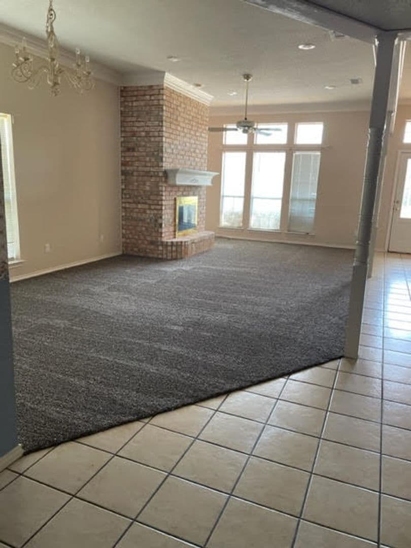 Paris House: 4225 Primrose Ln