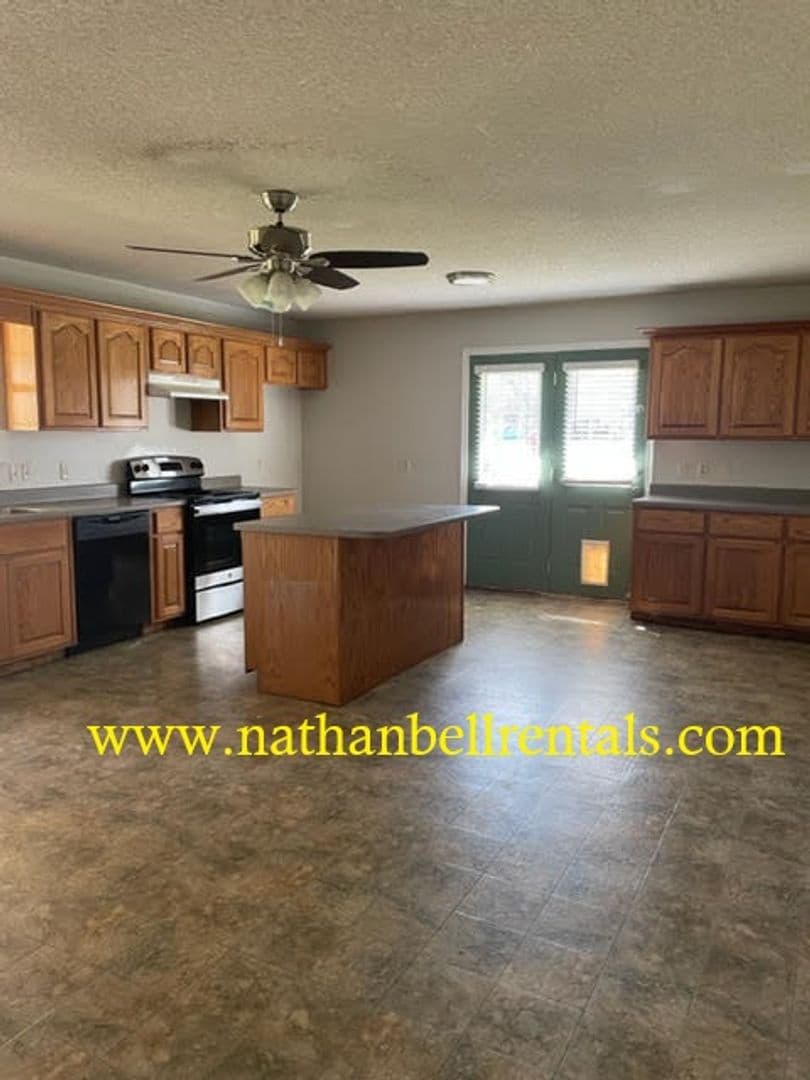 Blossom House: 510 E Fairview St