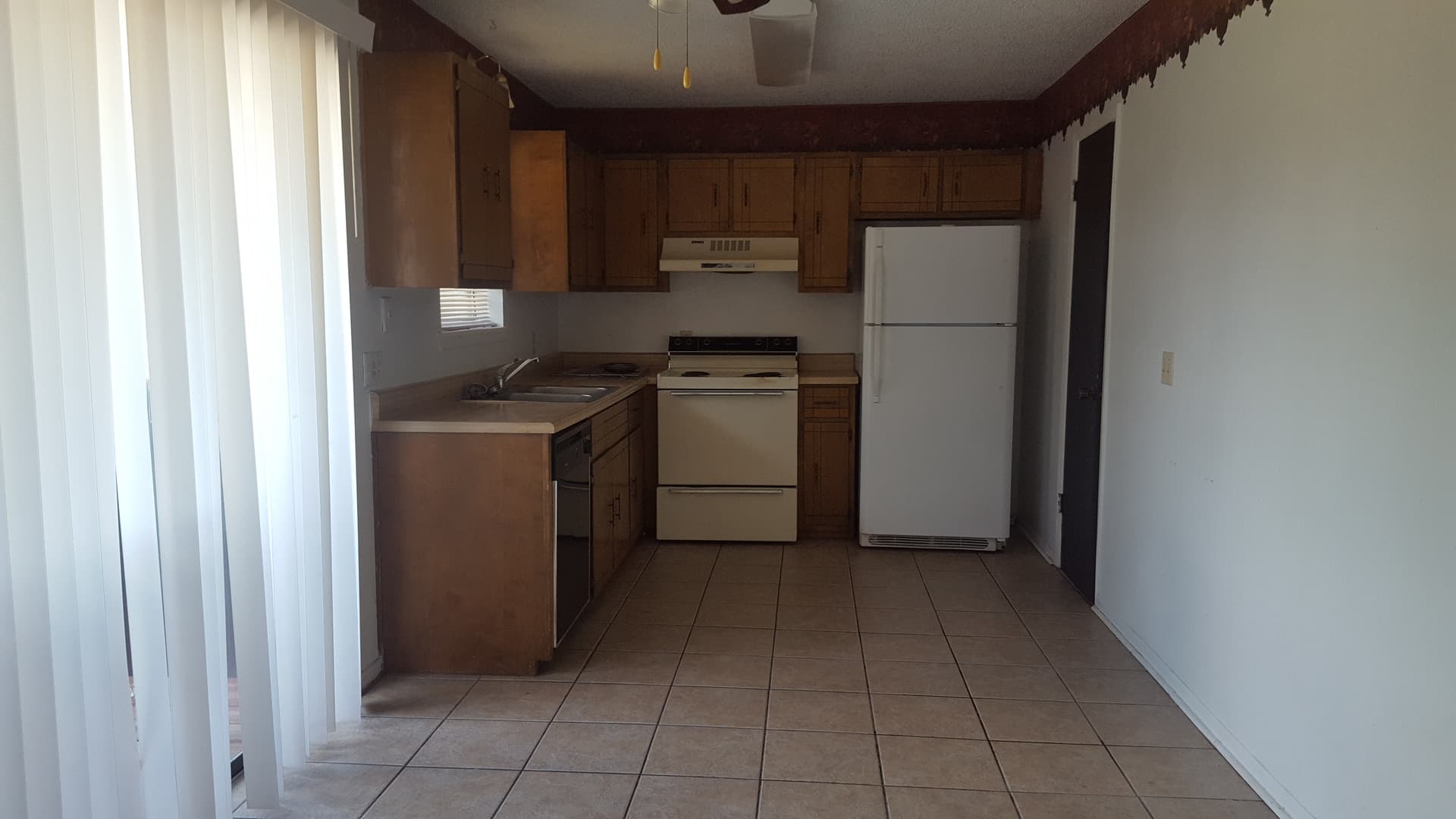 Paris Apartment: 3095 Lamar Ave
