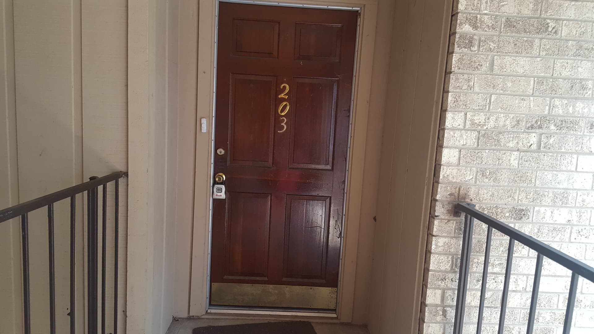 Paris Apartment: 3095 Lamar Ave