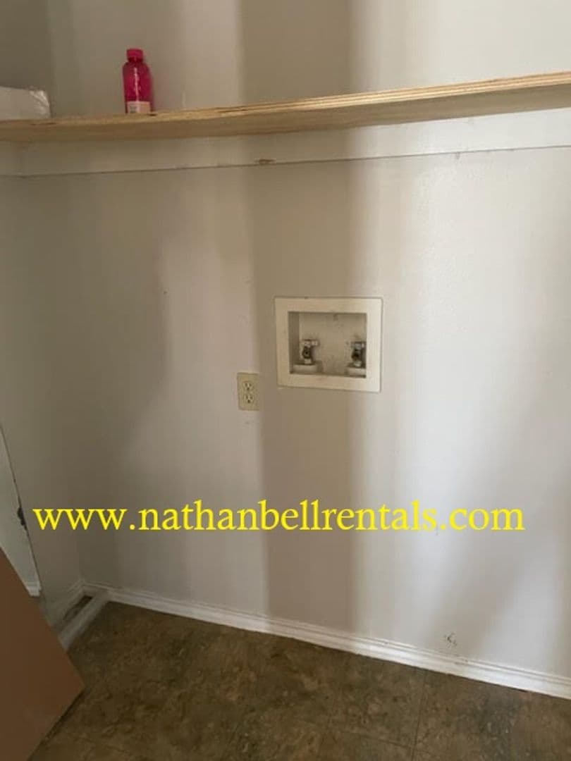 Blossom House: 510 E Fairview St