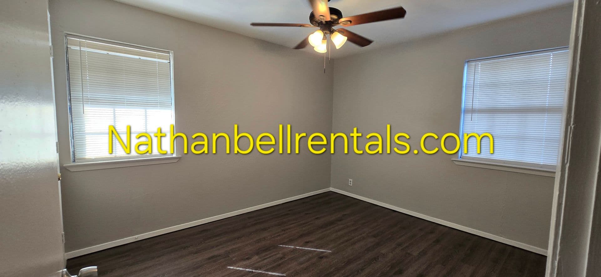 Paris House: 6650 Inwood Dr