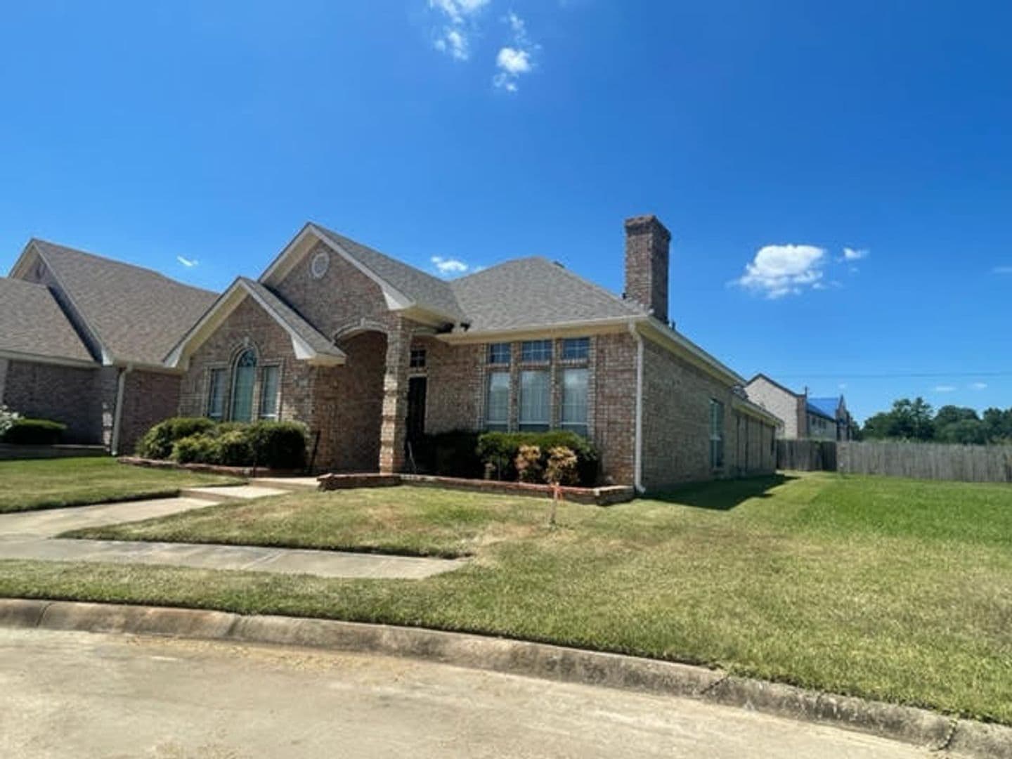 Paris House: 4225 Primrose Ln