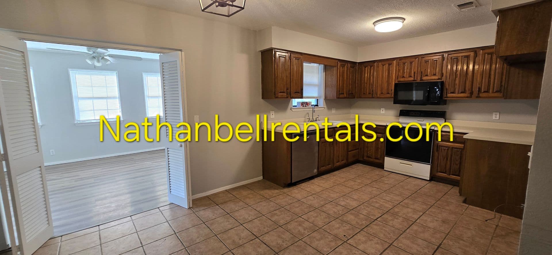 Paris House: 6650 Inwood Dr