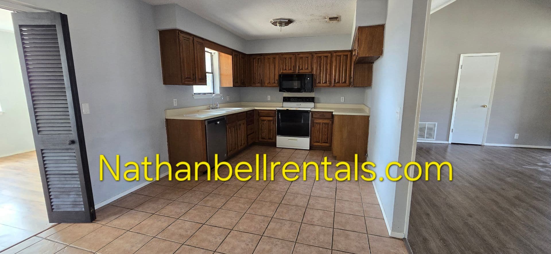 Paris House: 6650 Inwood Dr