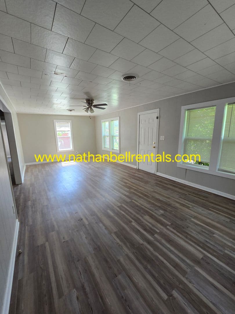 Paris Apartment: 2157 E Price St