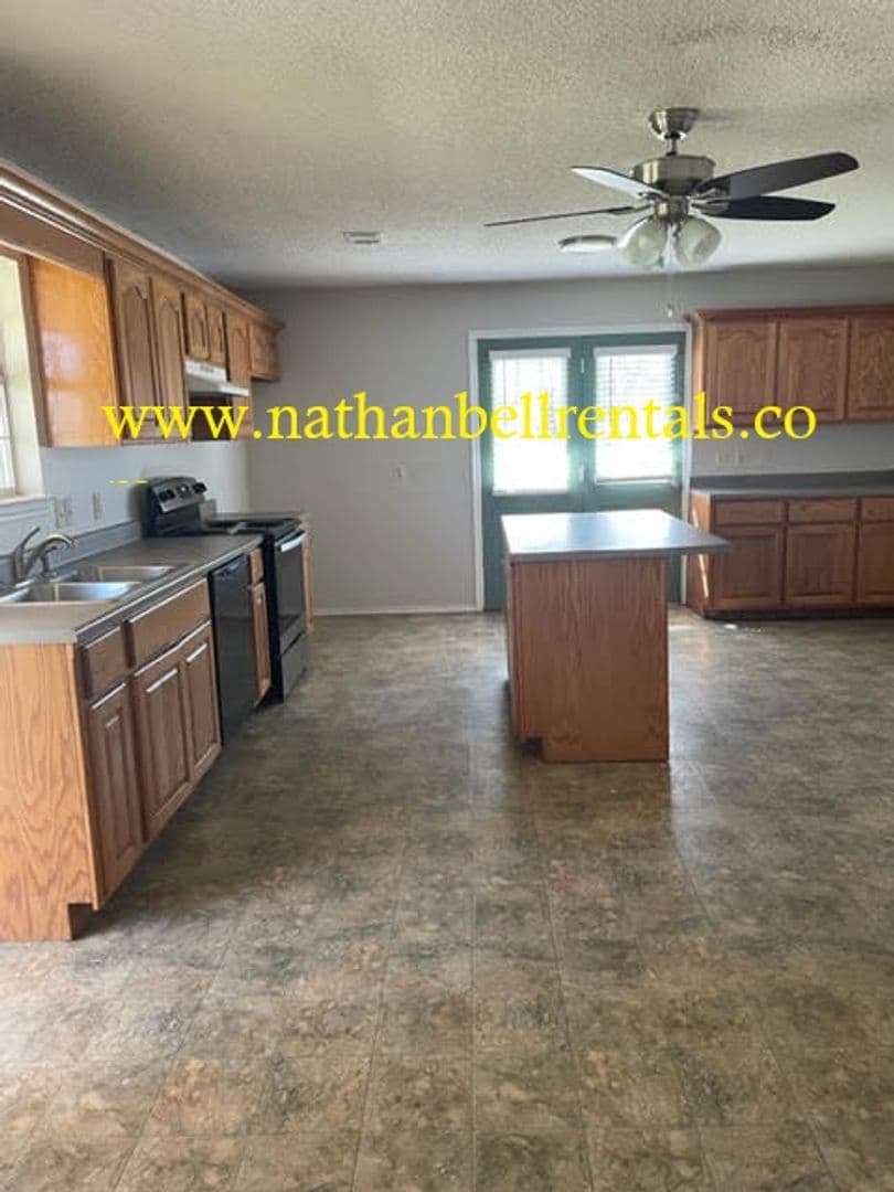 Blossom House: 510 E Fairview St