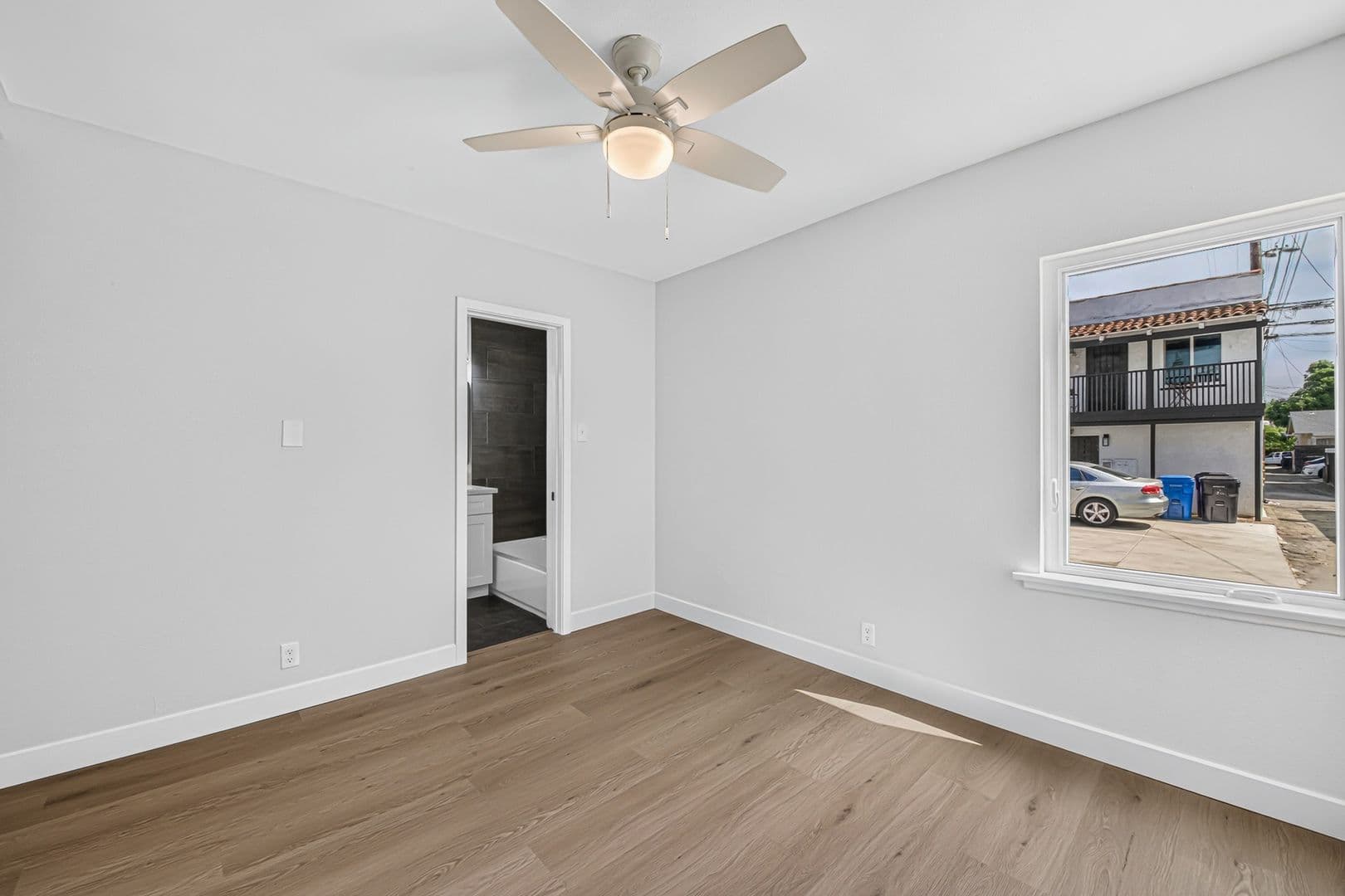 Long Beach Apartment: 526 Lime Avenue