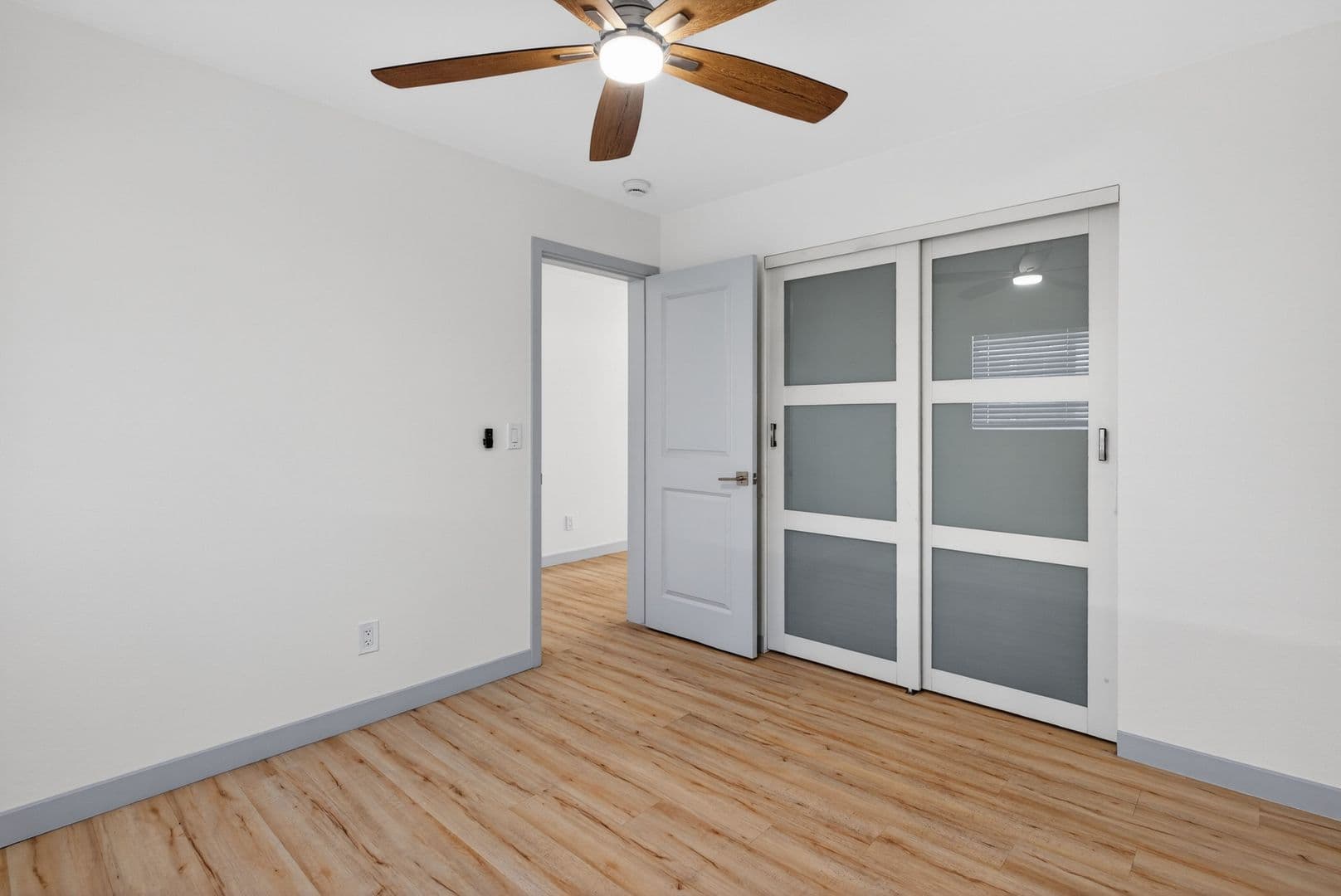 Long Beach Apartment: 921 Alamitos Ave.