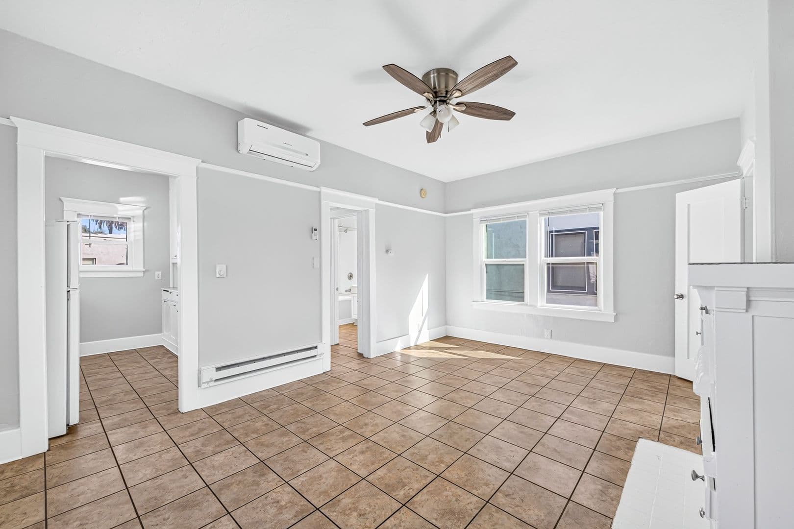 Long Beach Apartment: 1049 E 5th Street