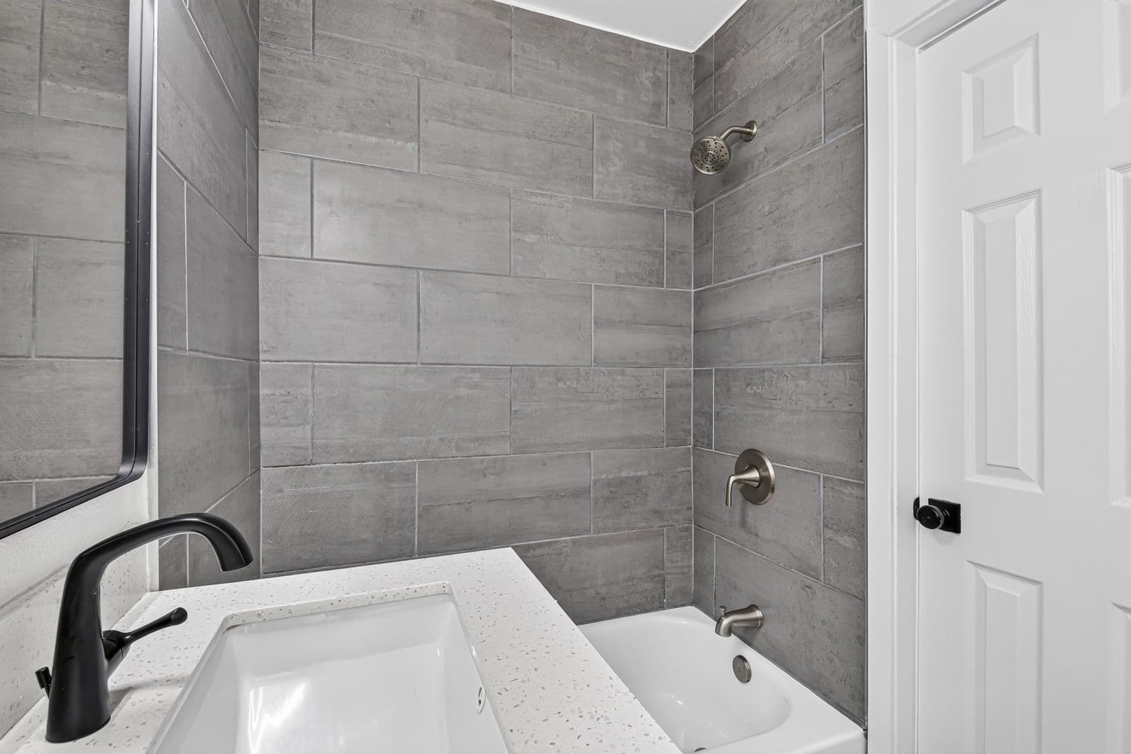Long Beach Apartment: 526 Lime Avenue