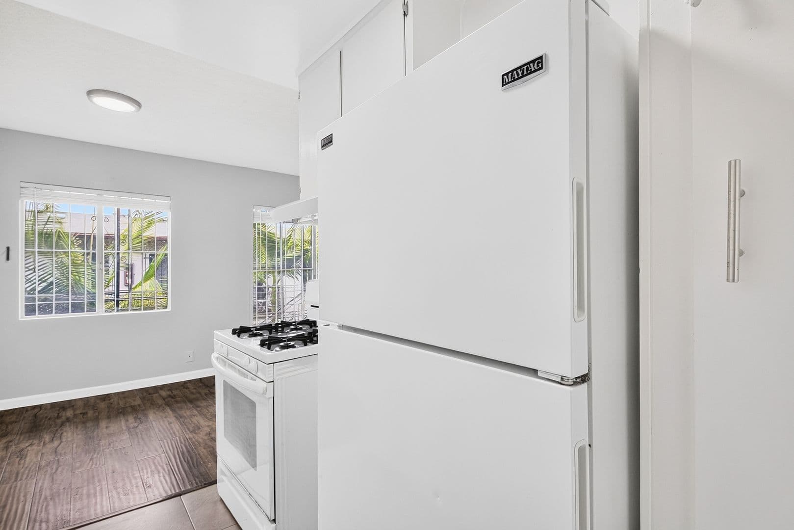 Inglewood Apartment: 10227 S. 10th Ave.
