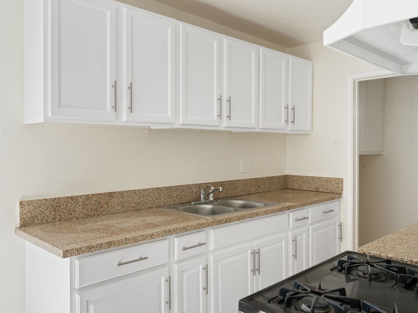 Long Beach Apartment: 731 Orange Avenue