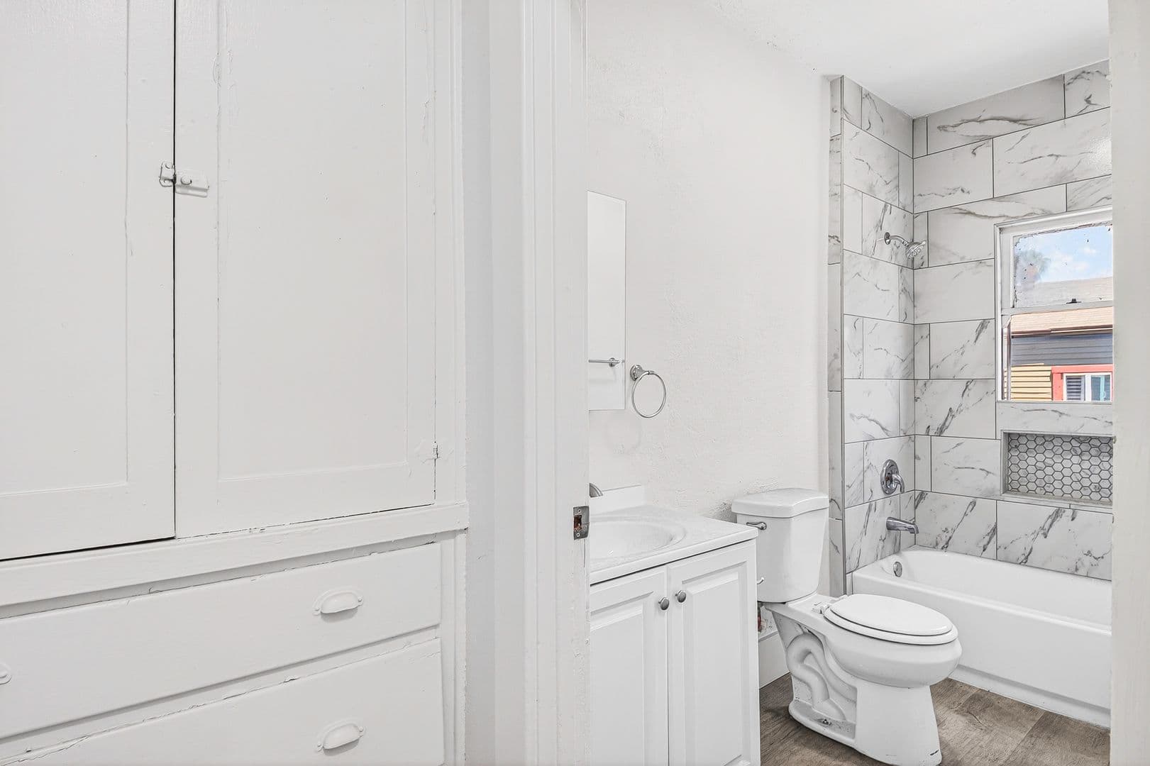 Long Beach Apartment: 1045 E 4th Street