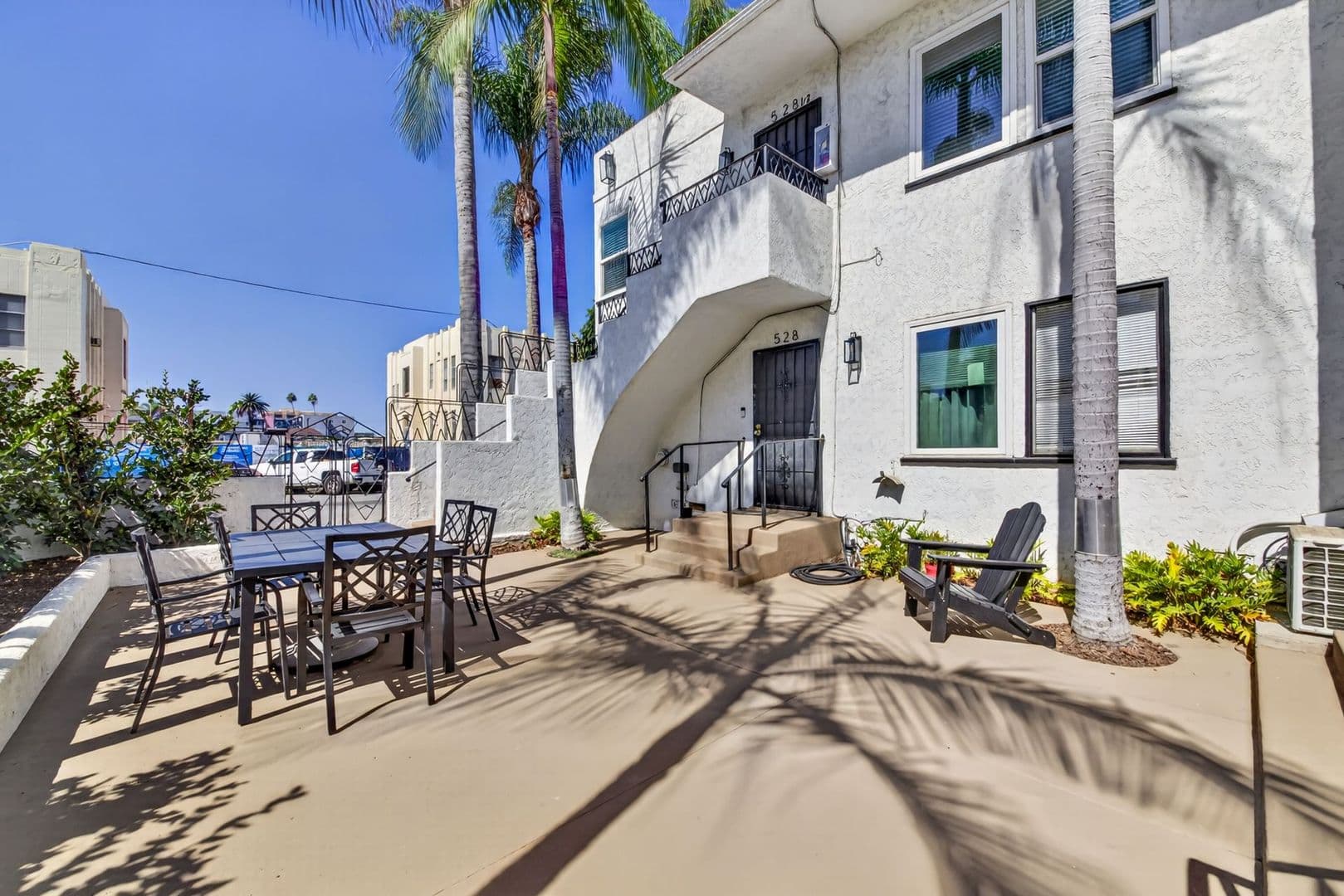 Long Beach Apartment: 526 Lime Avenue